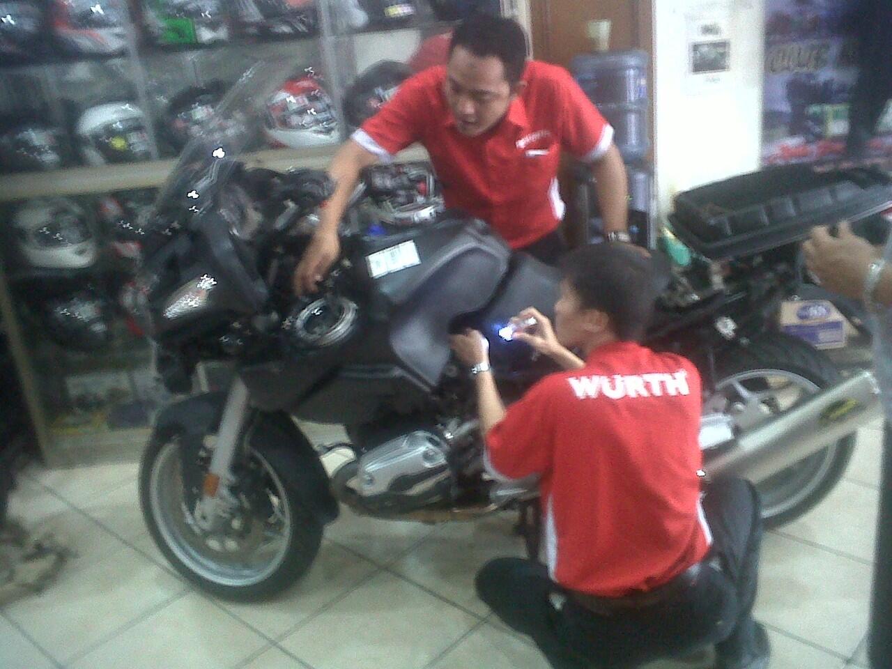 alat service kendaraan injection yamaha honda( injection cleaner tool set by WURTH )