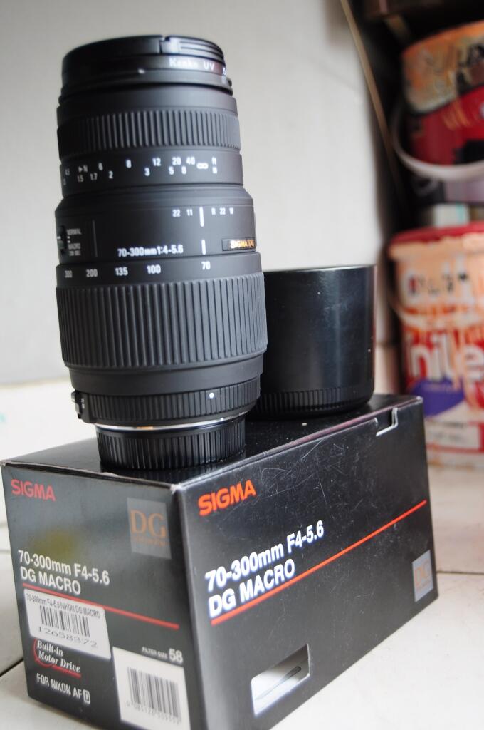 nikon D5000+ 18-55mm + 50mm + 70-300mm