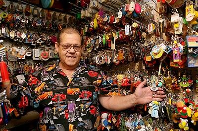 10 Kolektor Barang Terunik dan Tergila di Dunia