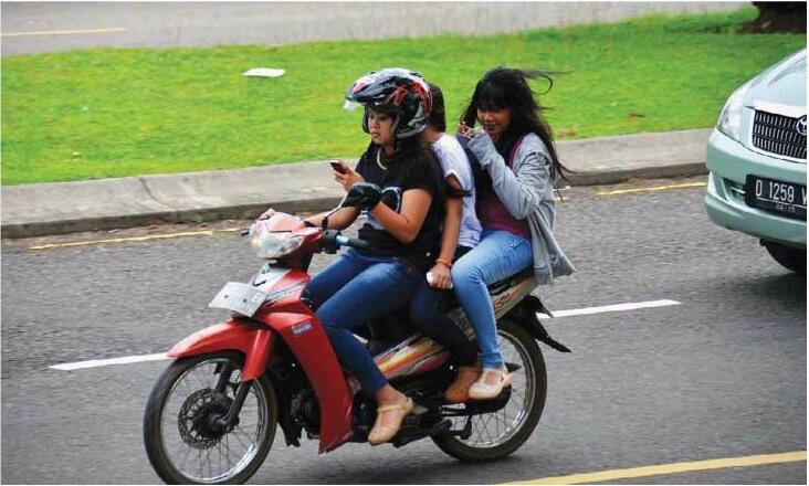 Lagi, kelakuan ABABIL naek motor (JANGAN DITIRU)!