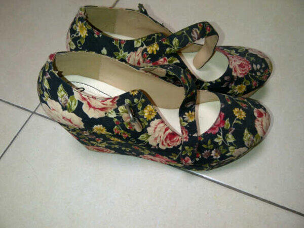 Wedges Murah Meriah