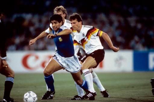 10 Bek Terbaik Sekaligus Legendaris di Dunia