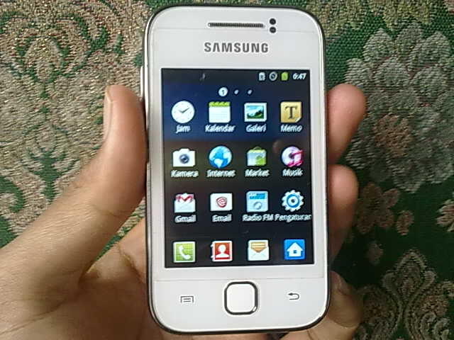 Samsung galaxy white. Самсунг белый 2010. Самсунг а72 белый. Samsung Galaxy белый за 10000. Samsung a02s белый.