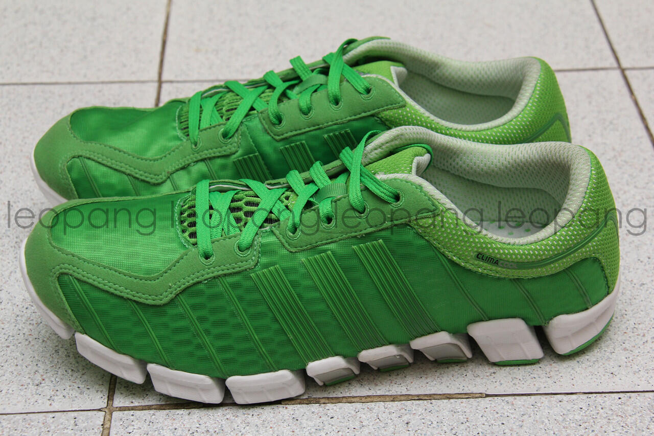 SEPATU ADIDAS