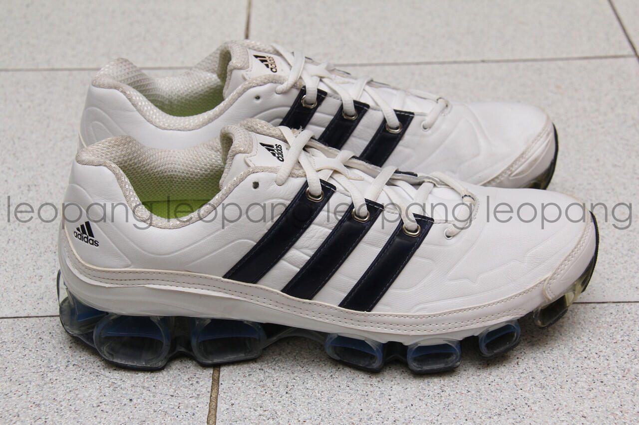 SEPATU ADIDAS
