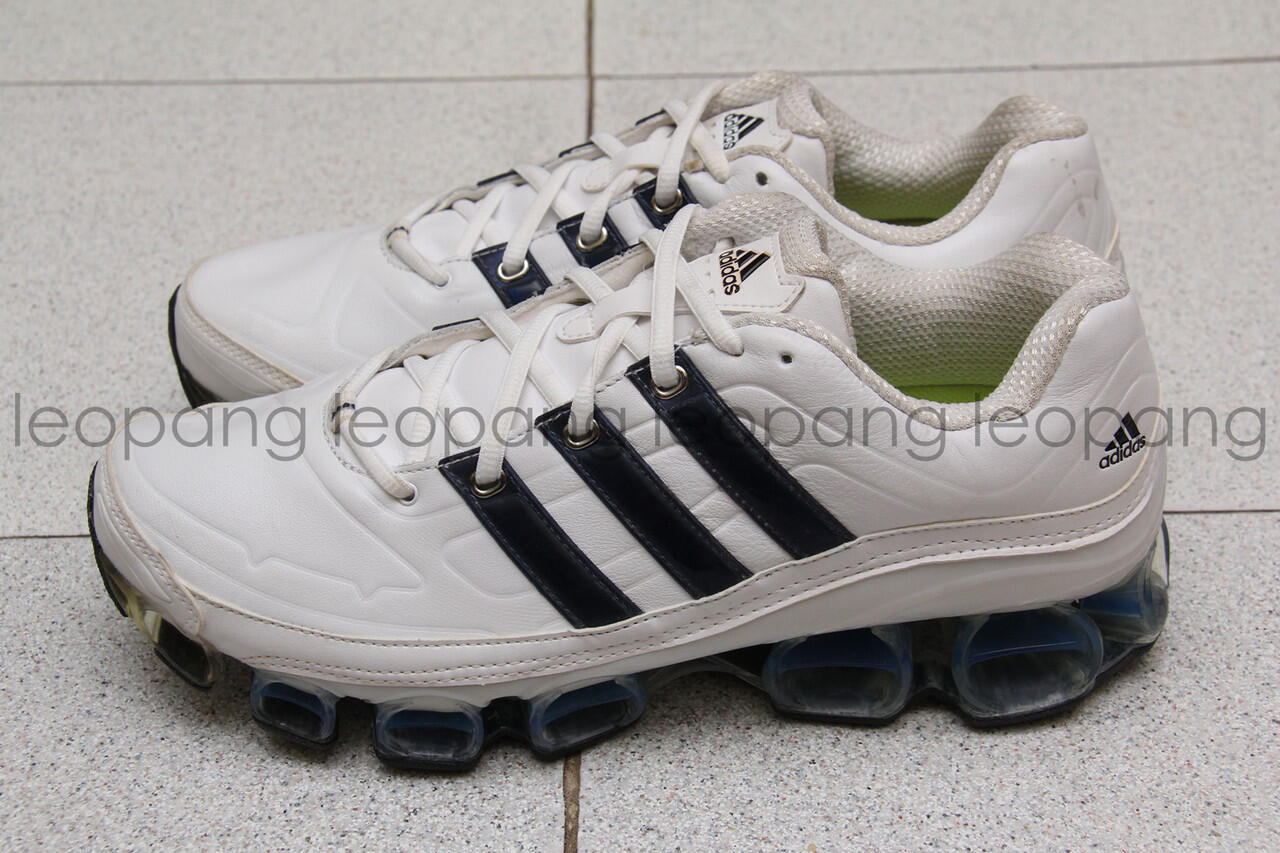 SEPATU ADIDAS