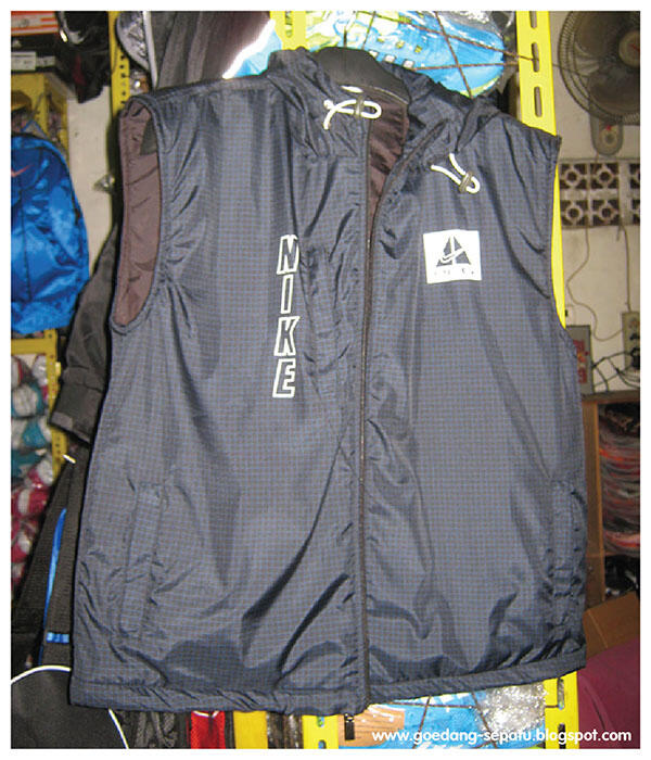 JUALL Aneka macam sepatu Adidas, Nike, Puma, Reebok dan Jersey Bola Kualitas Super !!
