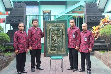 Alquran terbesar Ditulis tangan Narapidana Indonesia