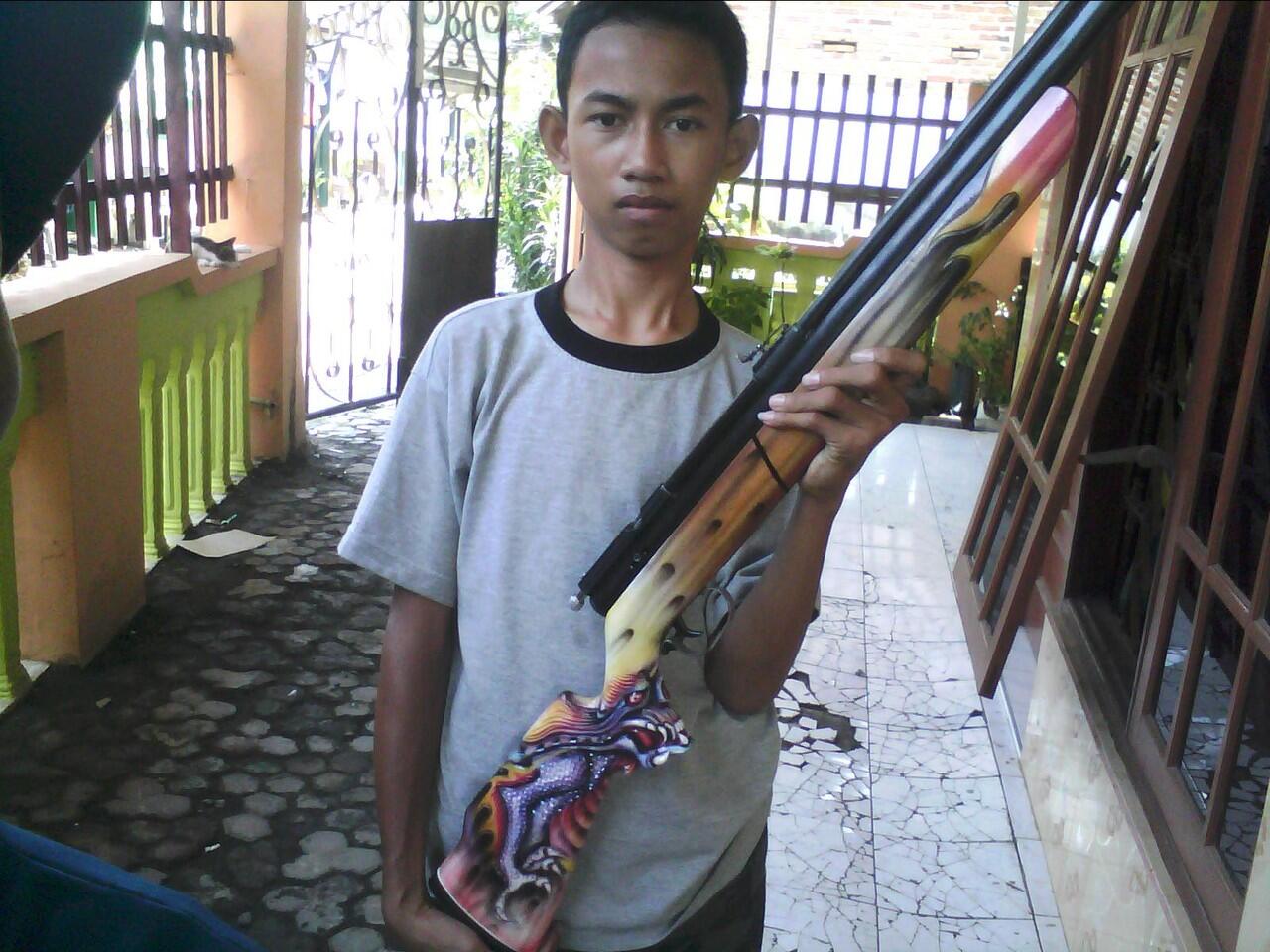 SENAPAN ANGIN SHARP ACE- POPOR UKIR