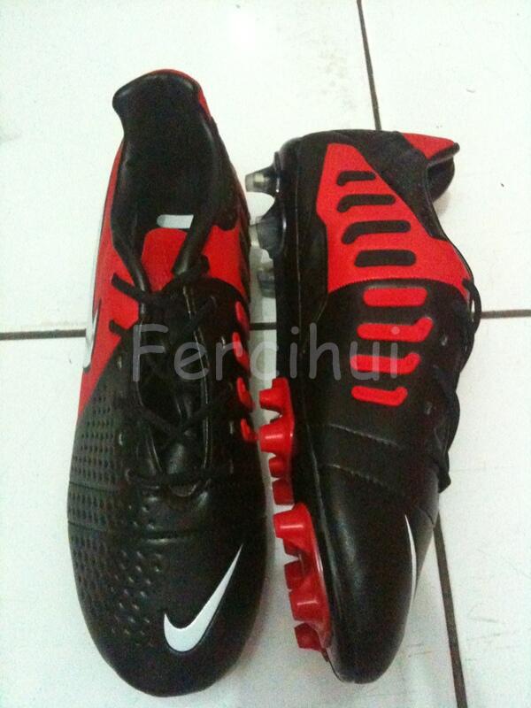 Replika Futsal dan Bola Nike CTR 360 Iniesta Maestri III dan Liberto !!