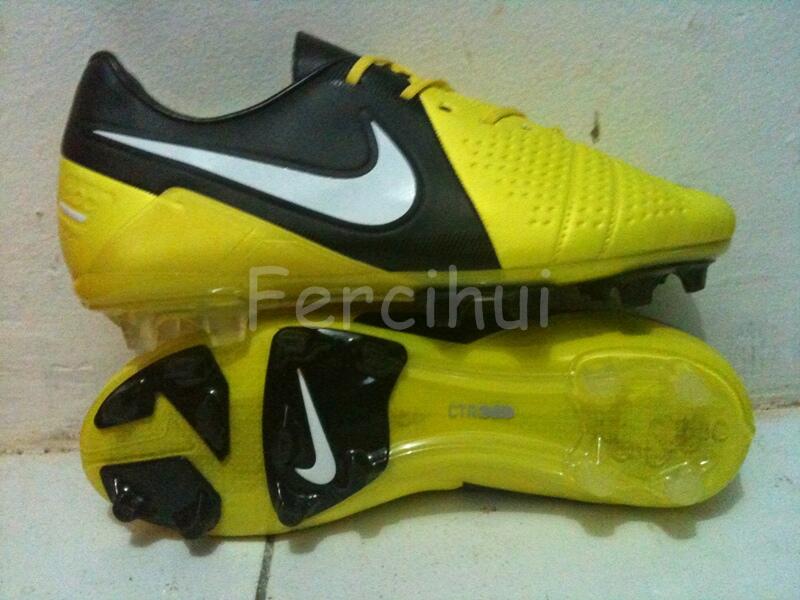 Replika Futsal dan Bola Nike CTR 360 Iniesta Maestri III dan Liberto !!