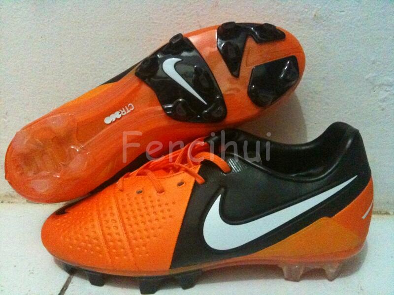 Replika Futsal dan Bola Nike CTR 360 Iniesta Maestri III dan Liberto !!