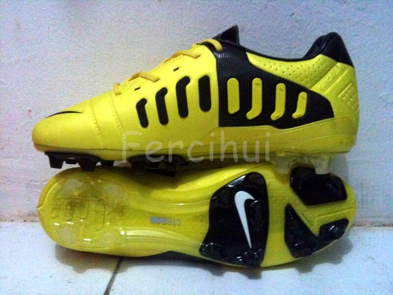 Replika Futsal dan Bola Nike CTR 360 Iniesta Maestri III dan Liberto !!