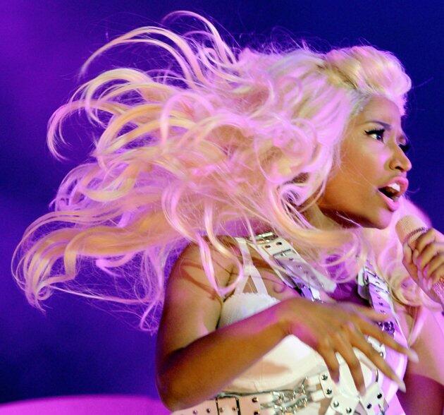 Warna Warni Rambut Gulali Nicki Minaj