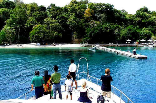 Menjelajahi si &quot;Perawan&quot; Pulau Moyo, NTB