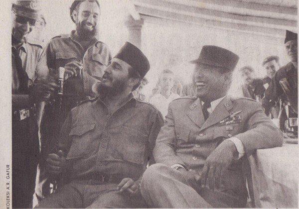 Moment Bersejarah Ketika Bung Karno Dan Fidel Castro Saling Bertukar 'Mahkota'