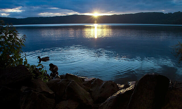&#91;Must See&#93; 10 Danau Gunung Berapi Terindah di Dunia