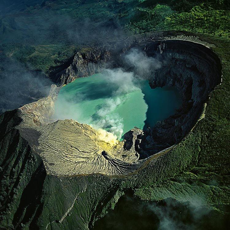 &#91;Must See&#93; 10 Danau Gunung Berapi Terindah di Dunia