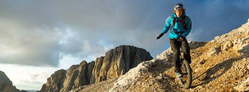 Pria ini taklukkan gunung dengan sepeda roda satu