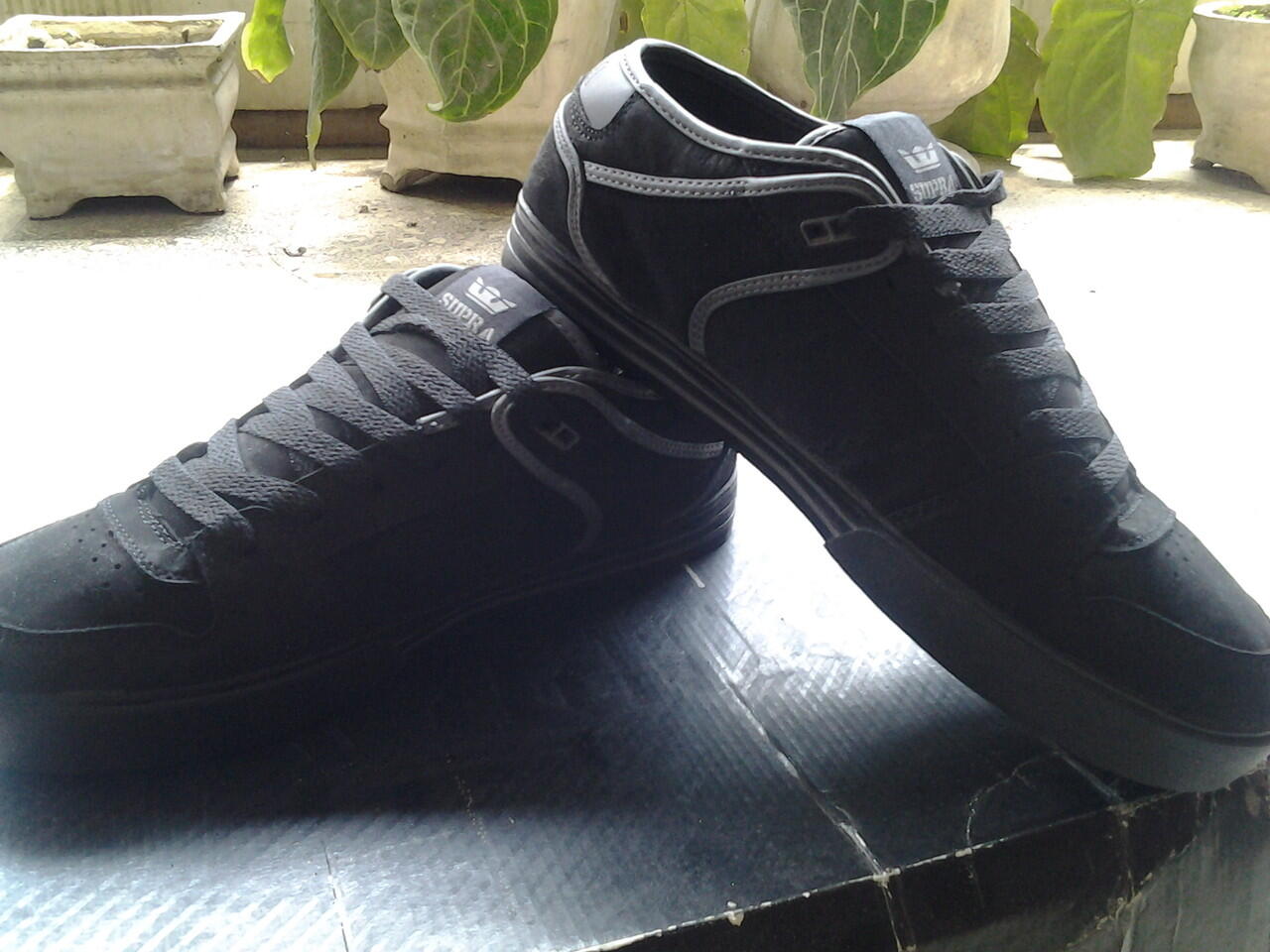 sepatu supra