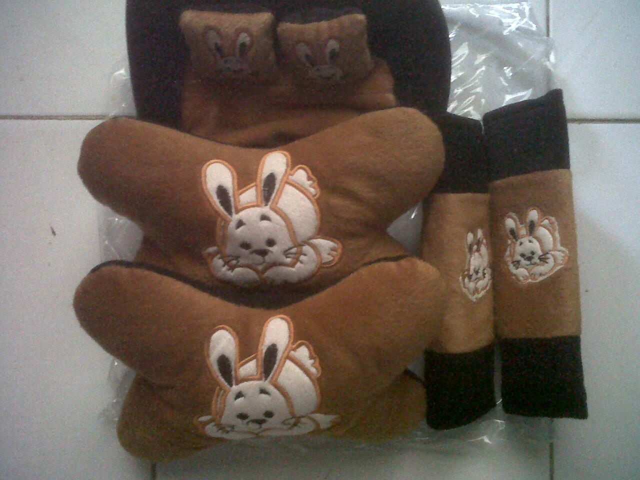 terjual jual bantal mobil headrest 1 set 2in1 3in1 terjual jual bantal mobil headrest 1 set 2in1 3in1