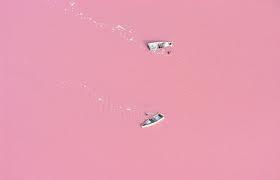 5 Danau Paling Unik dan Aneh di Dunia