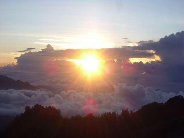 Sunrise terindah di Indonesia, kunjungi gunung ini :matabelo