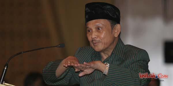 Habibie Terima Medali Emas Kemerdekaan Pers