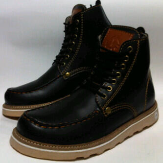 SEPATU PRIA MOOFEAT BLACK