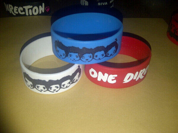 WRISTBAND / GELANG ONE DIRECTION MURAH