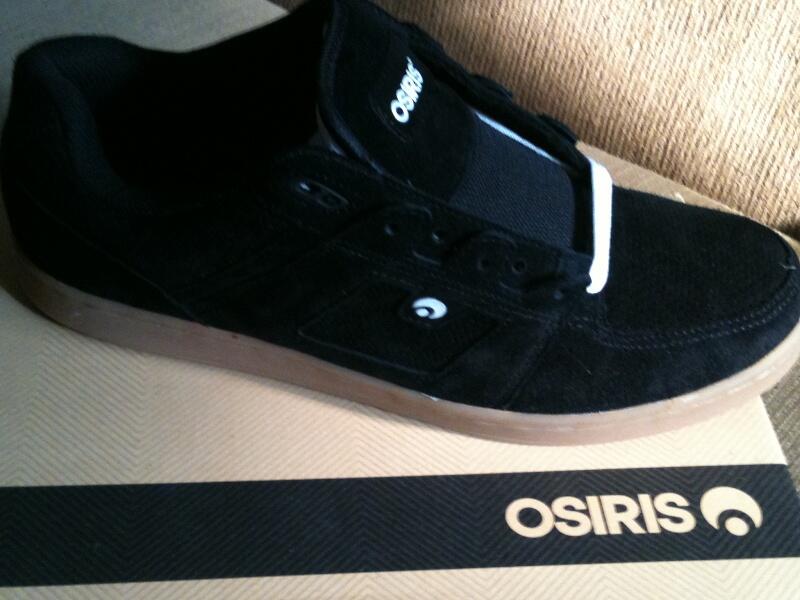 sepatu osiris