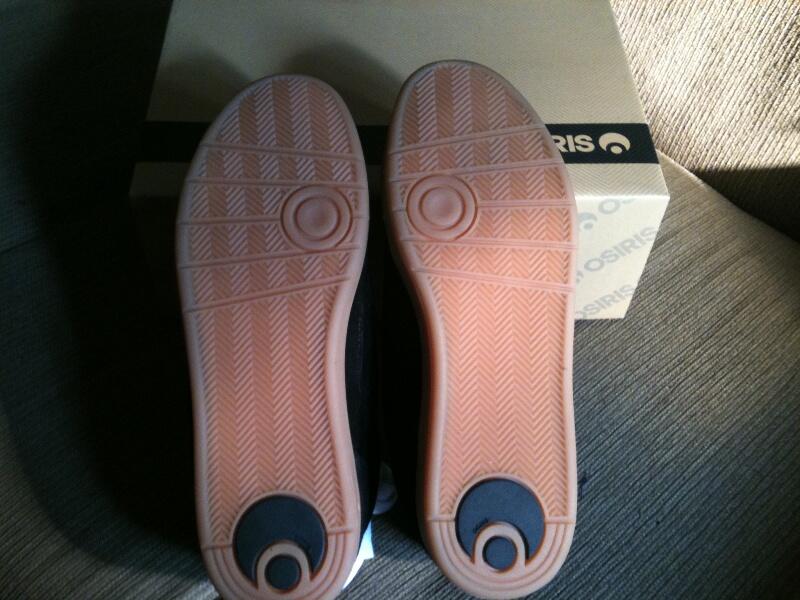sepatu osiris