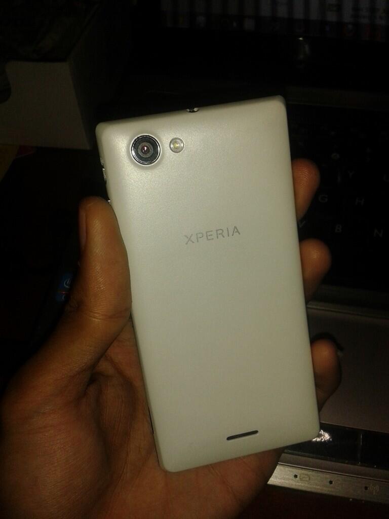 Xperia J mantaap Garansi ampe Januari 2014