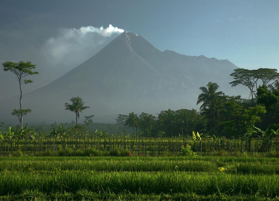 Gunung berapi yang spektakuler, cuma di ASIA