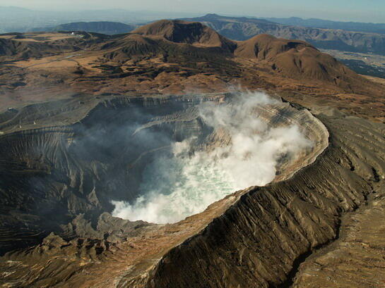 Gunung berapi yang spektakuler, cuma di ASIA