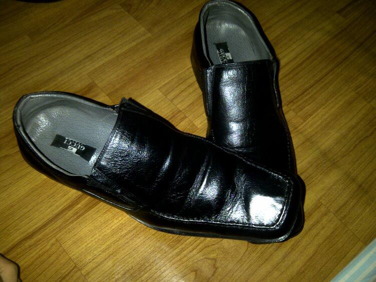 Sepatu Gucci Size 42/43 .