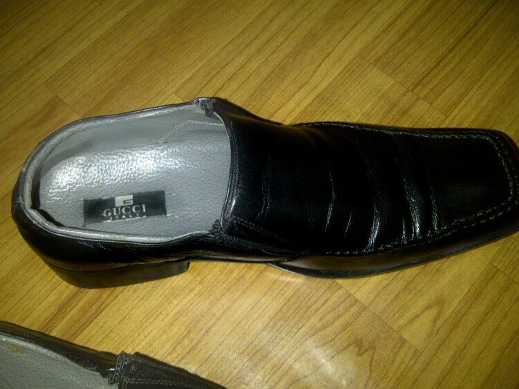 Sepatu Gucci Size 42/43 .