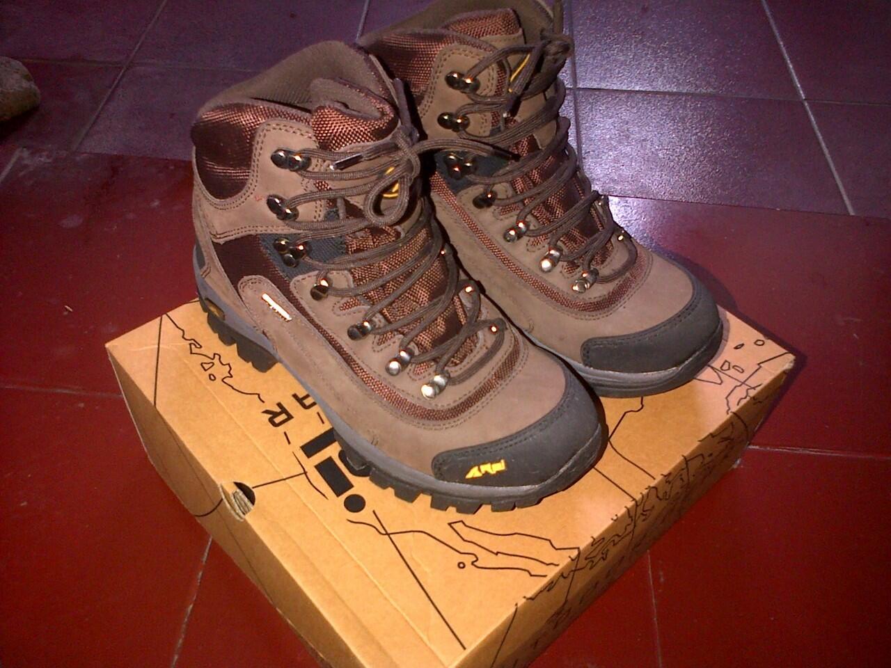 jual sepatu outdoor rei