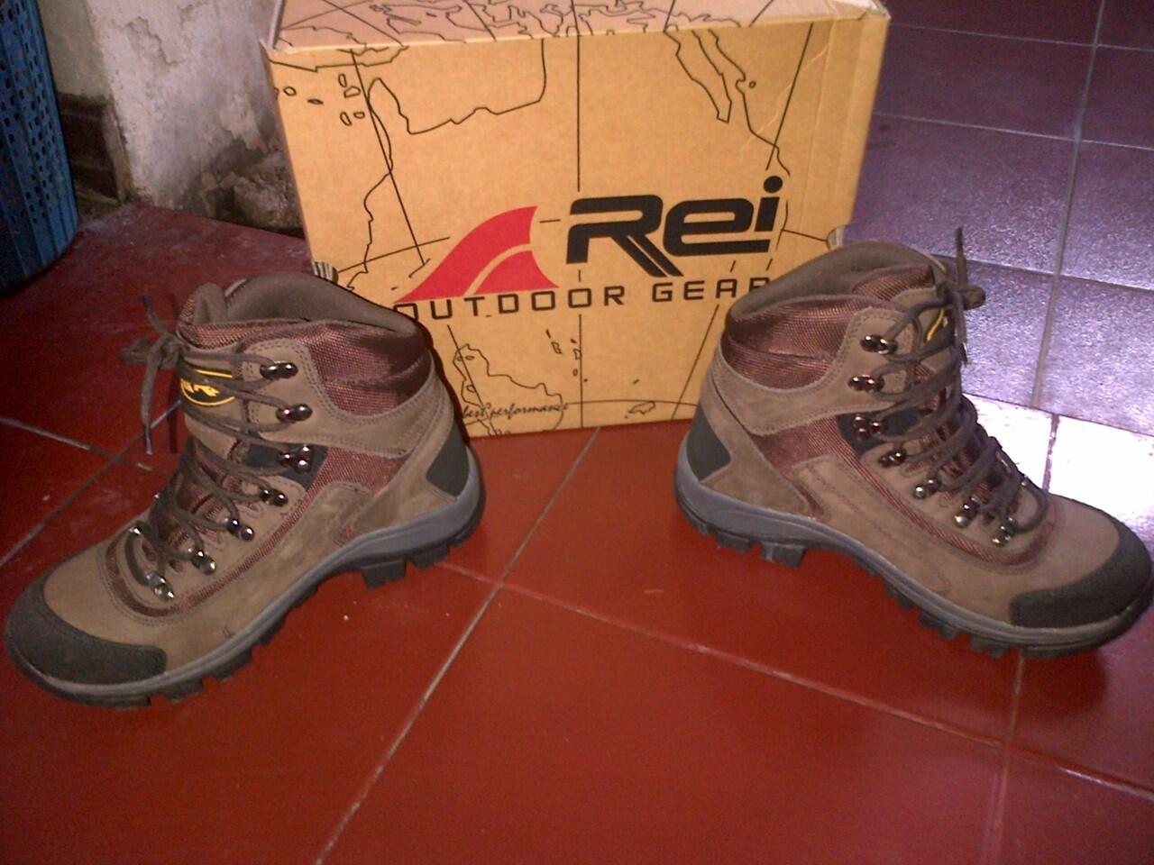 jual sepatu outdoor rei