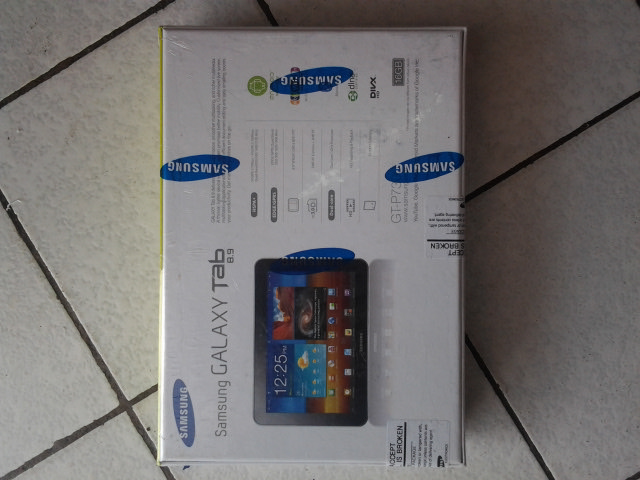 Samsung galaxy tab 8.9" 3G wifi bisa telpon GT-P7300 android ICS