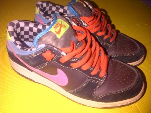 sepatu nike kw super murmer masih sangat mulus ukuran 42