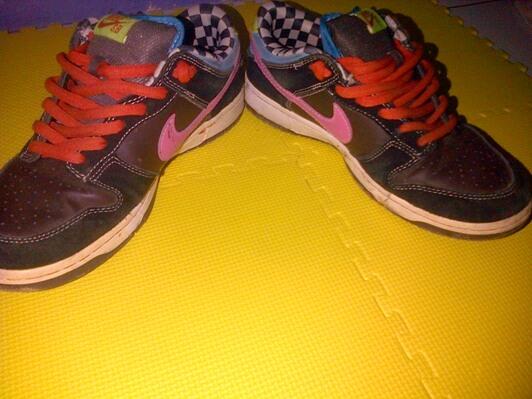 sepatu nike kw super murmer masih sangat mulus ukuran 42