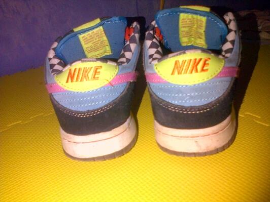 sepatu nike kw super murmer masih sangat mulus ukuran 42