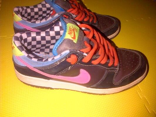 sepatu nike kw super murmer masih sangat mulus ukuran 42