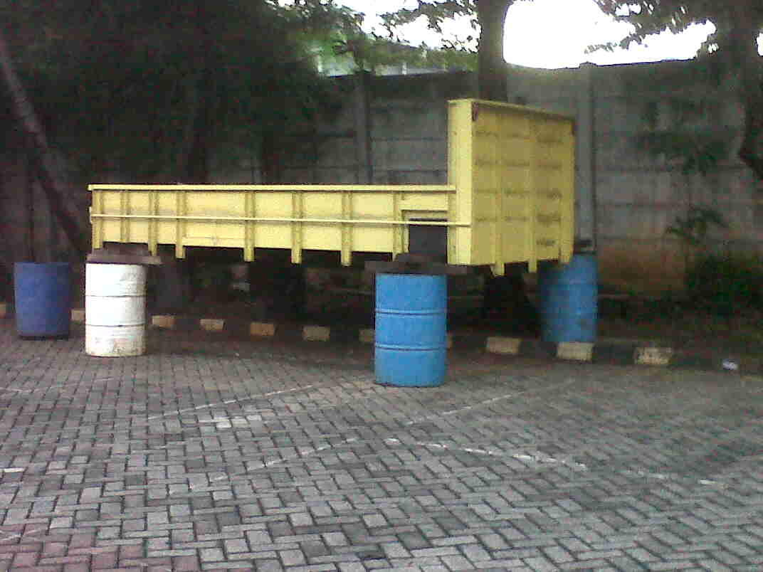 Dijual bak truk. Hubungi 08998885924.