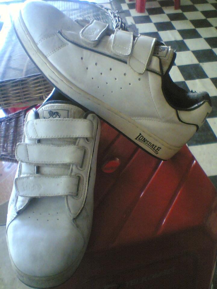 lonsdale shoes size 44 asia ( nyaman untuk kaki 41-42)