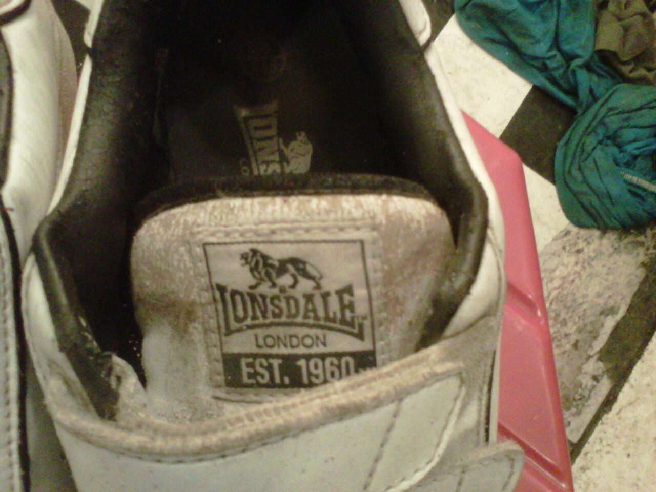 lonsdale shoes size 44 asia ( nyaman untuk kaki 41-42)