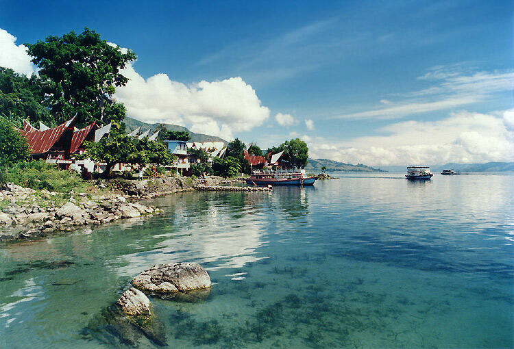 Pesona Wisata Pulau Samosir