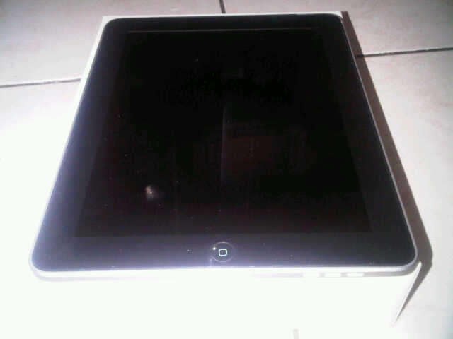 wts ipad 1 64gb (3G+ wifi) kondisi 95% mulus tombol home empuk