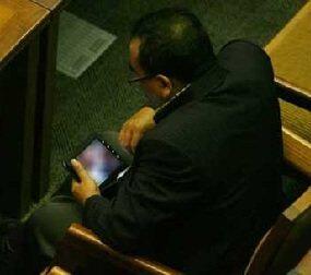 5 Tingkah Terpuji Anggota DPR Yang Patut Di Contoh ??